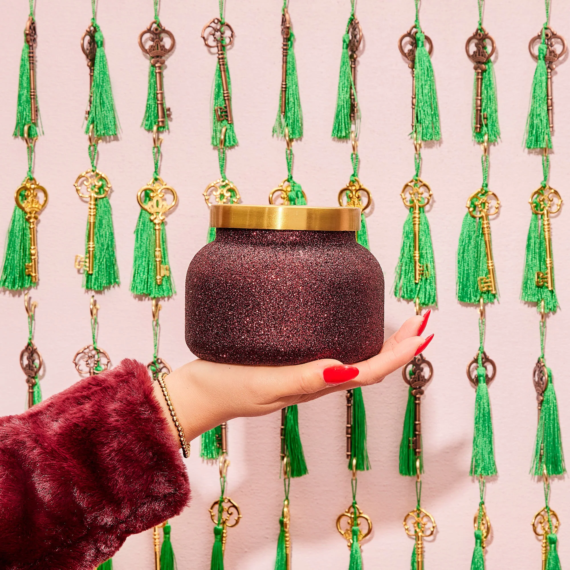 Tinsel & Spice Glam Signature Candle - Image 2